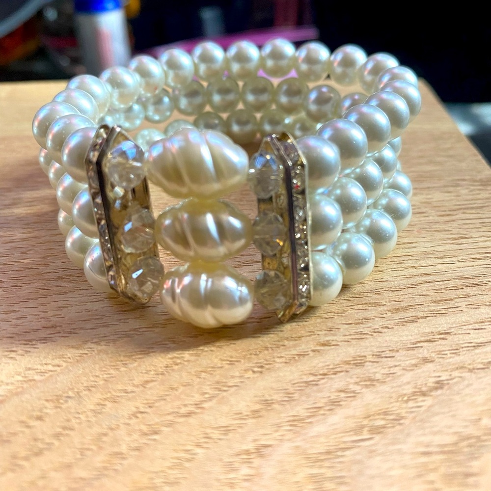 stretching three layer pearl and rhinestone bracelet